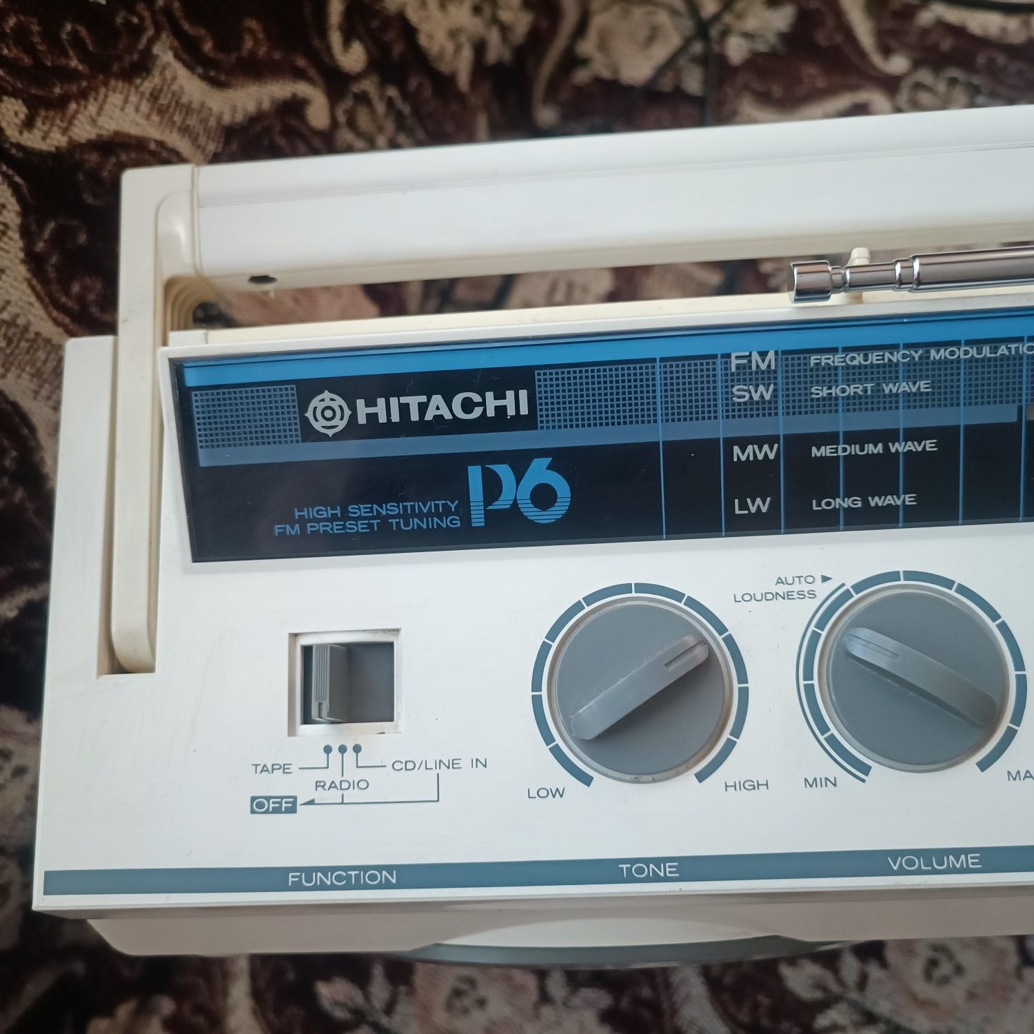 Hitachi радиокасетофон.