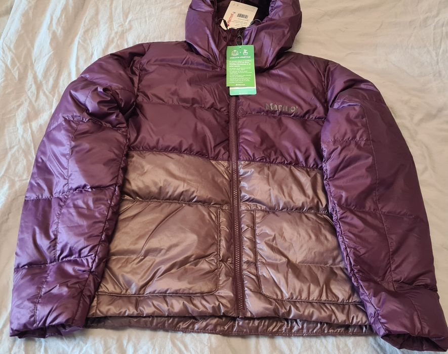 Продавам ново (с етикети) дамско пухено яке Marmot Down Hoody XS