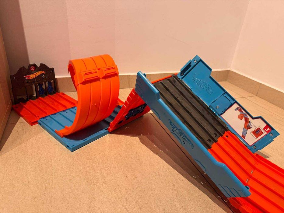 Hot Wheels multitrack race. Модулна писта с много конфигурации