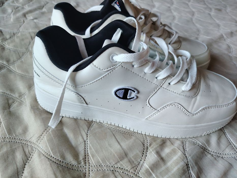 Продам маратонки