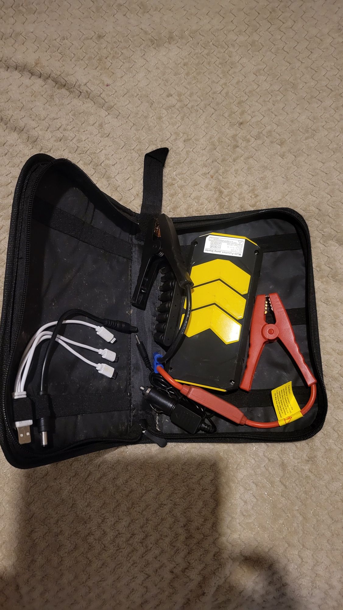 Стартов комплект за палене на автомобил jump starter