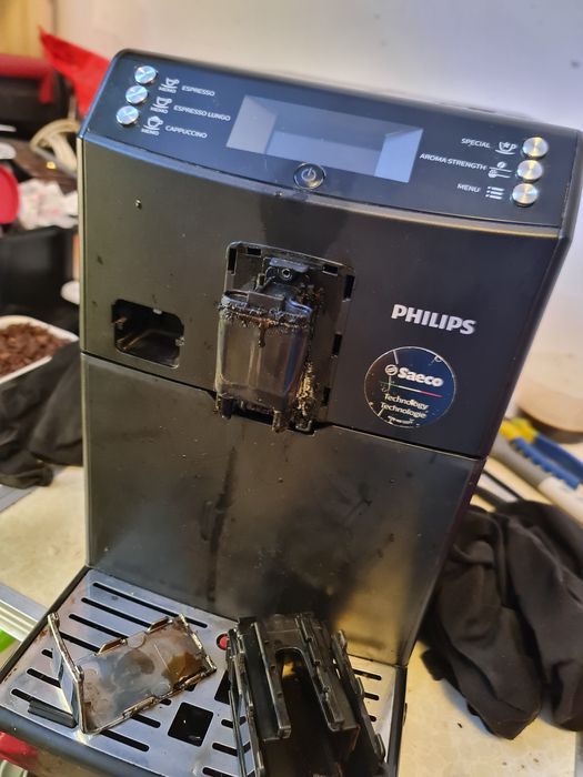 Service reparatii espressoare aparate cafea expresoare Saeco Delonghi