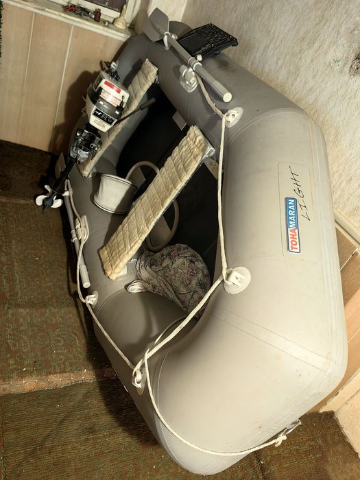 Лодка с бензинов двигател