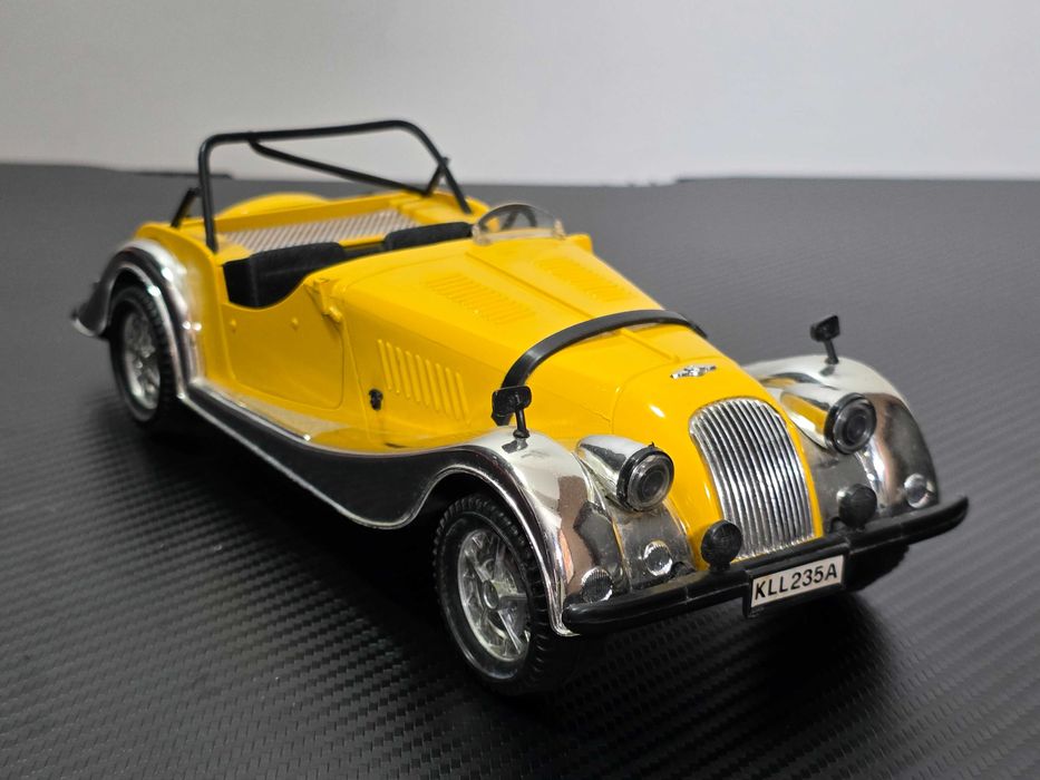 Macheta Auto 1/16 Polistil Morgan Plus 8