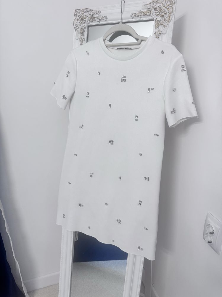 Рокля с камъчета zara