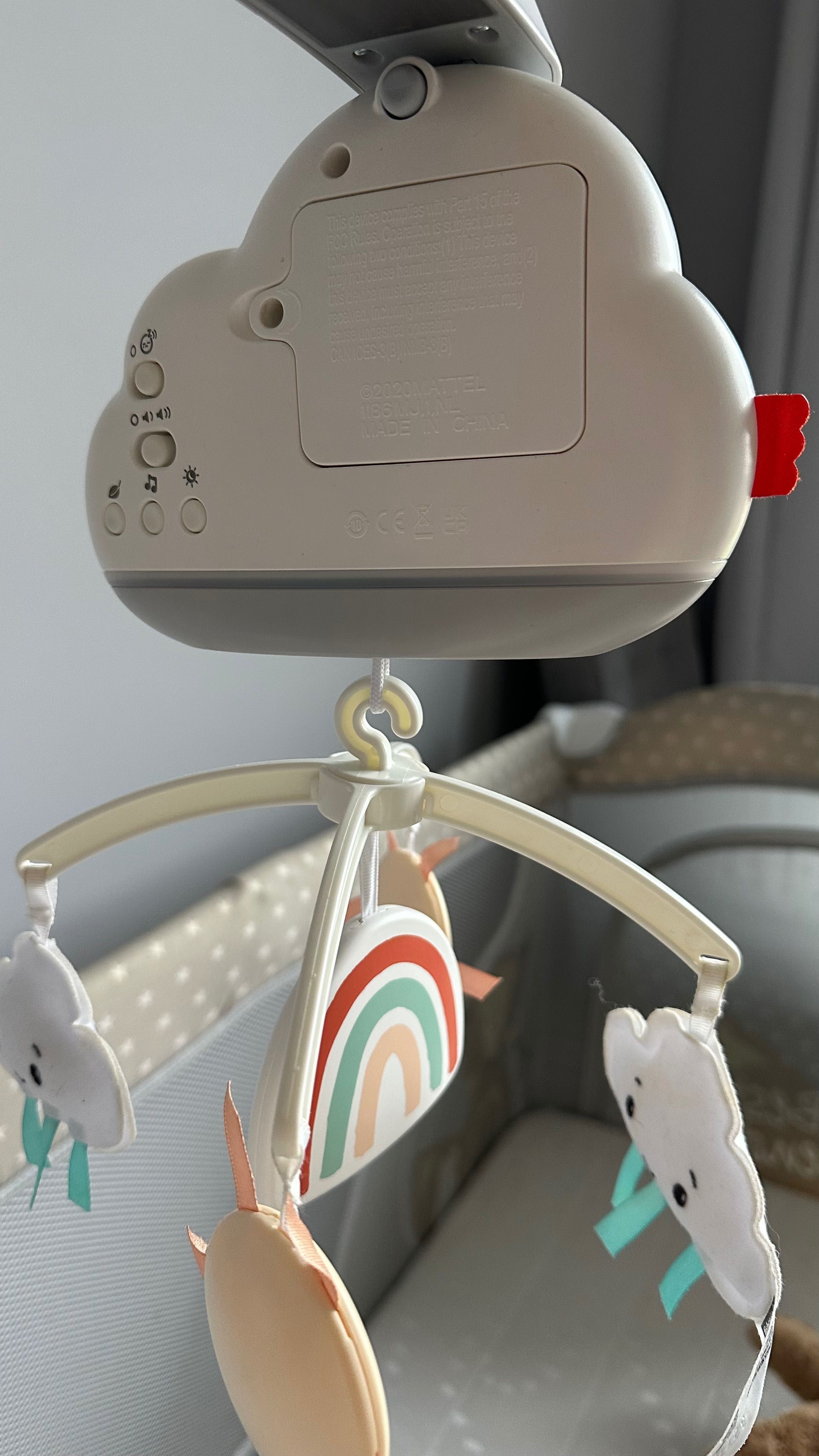 Музикалната въртележка за кошара Fisher Price