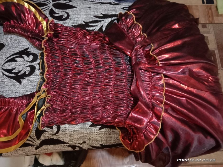 Продам яркие платья