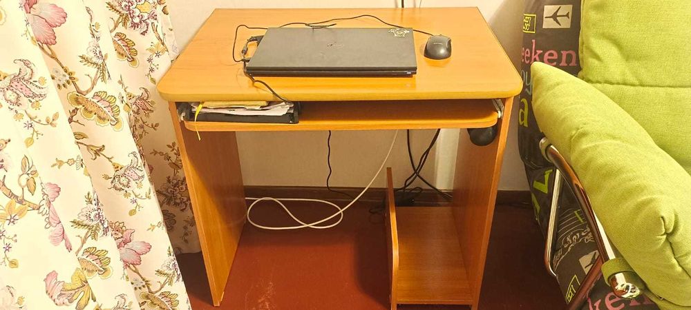 Стол для компьютера и учебы