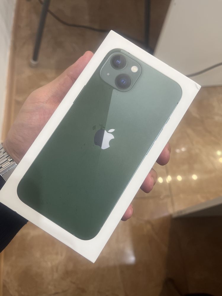 Продаю iPhone 13  2024