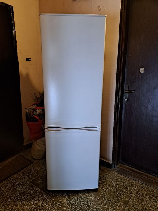 Хладилник с фризер