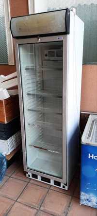 Продаётся холодильник для торговой деятельности