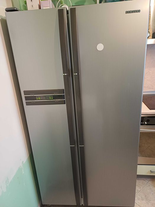 Двукрилен хладилник Samsung RS20CCMS