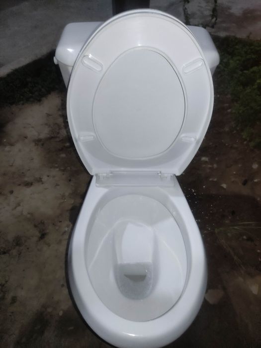 Unitaz bor 2 ta bittasi i bachogi yuq toza turibdi srochno sotiladi