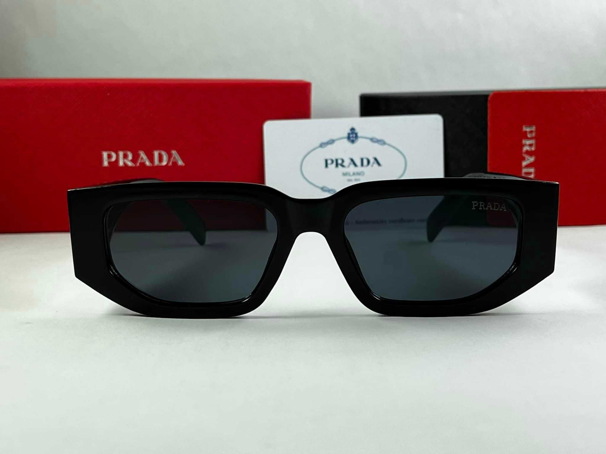 Слънчеви очила Prada с Метална Плочка Правоъгълни Черни Прада УВ400