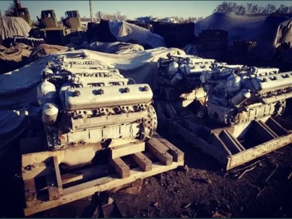Двигатель на К-700. Матор на К-700. Сельхозтехника. Сельхоз запчасти