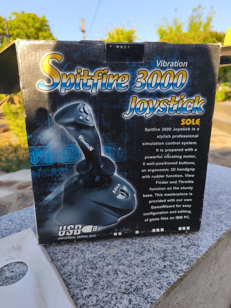 Două joystick Spitfire 3000, un sistem de control de simulare profesio
