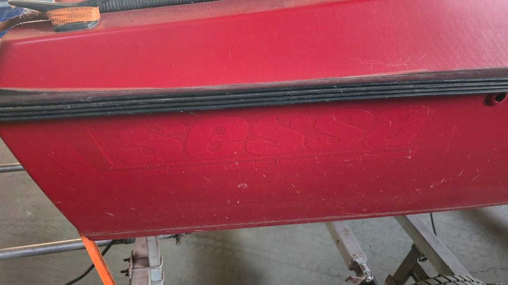 Vand barca (cu motor 20cp) si peridoc