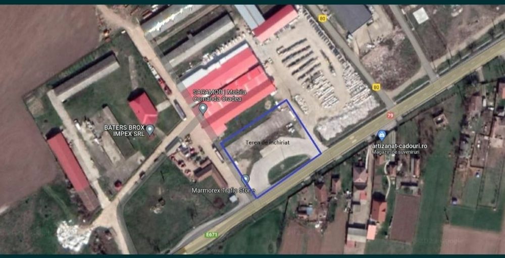 Vând  teren cu platforma  betonata