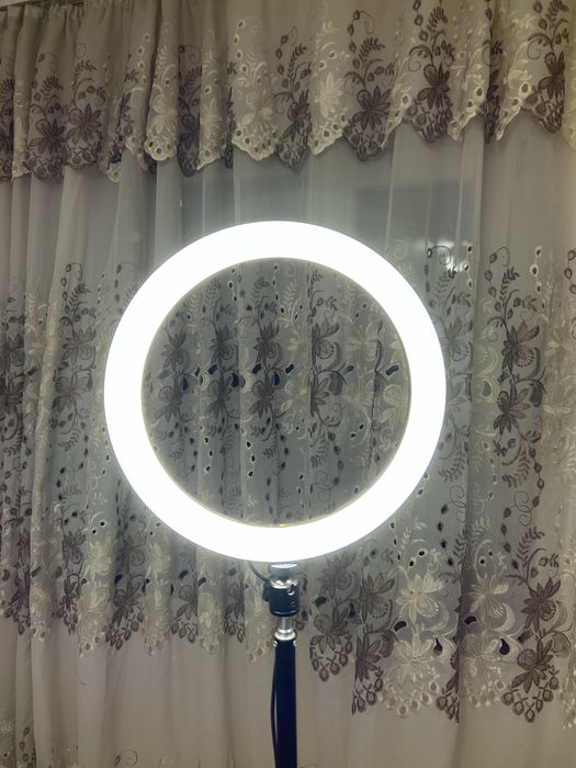 Vand lampa led cu 3 tipuri de culori