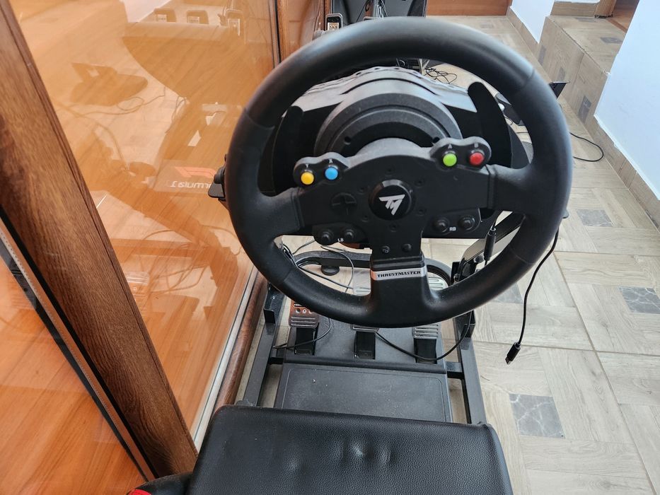 Vând Volan Thrustmaster TMX Force Feedback