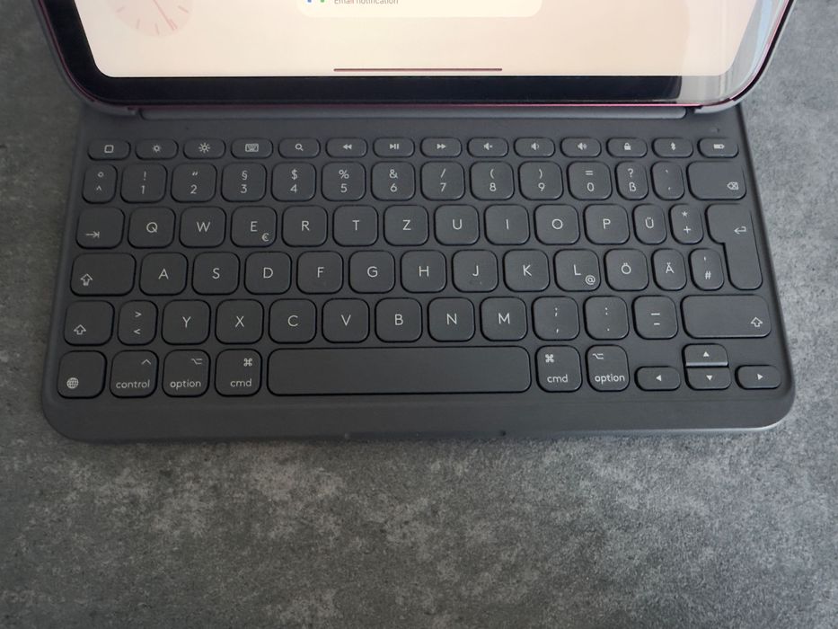 logitech slim folio iPad 10th gen / A16