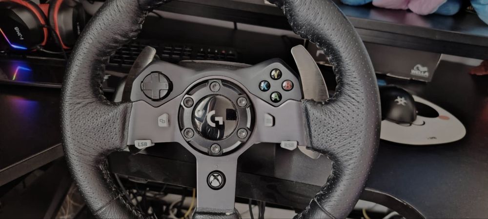 Set Logitech Driving Force (volan, pedale, schimbător)