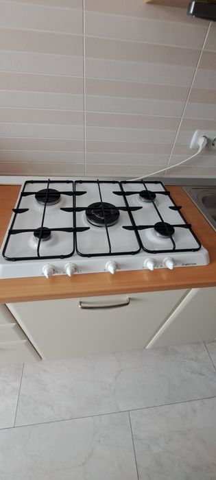 Plita pe gaz cu 5 ochiuri de gatire