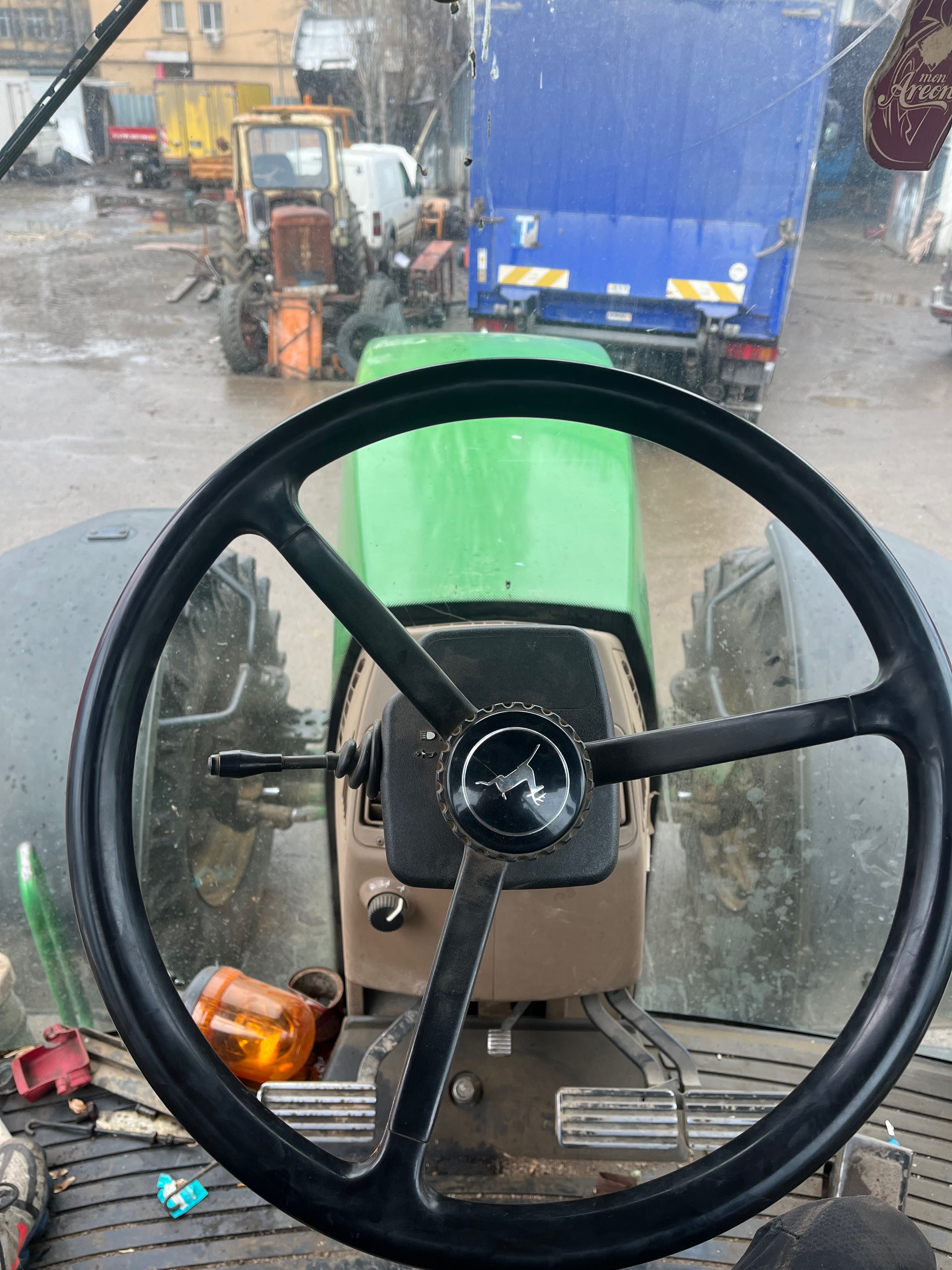 Трактор John Deere 8300