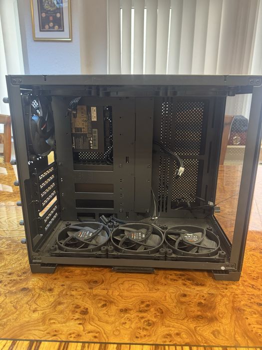 Pachet Gaming - Carcasa Lian Li + Sursa Seasonic + 7x Vent BeQuiet!