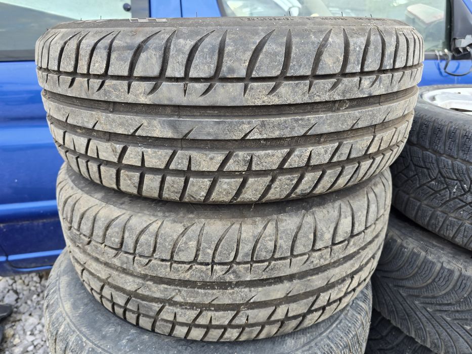 Продавам 2 гуми 205/55/16