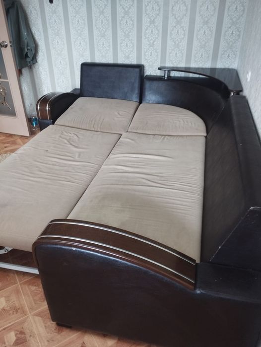 Продам диван угловой