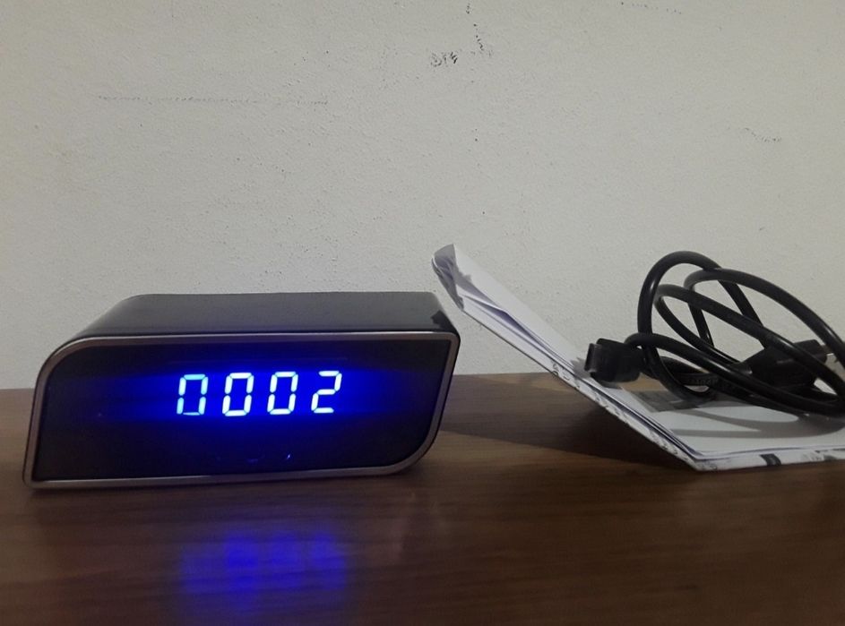 Ceas cu camera ascunsa