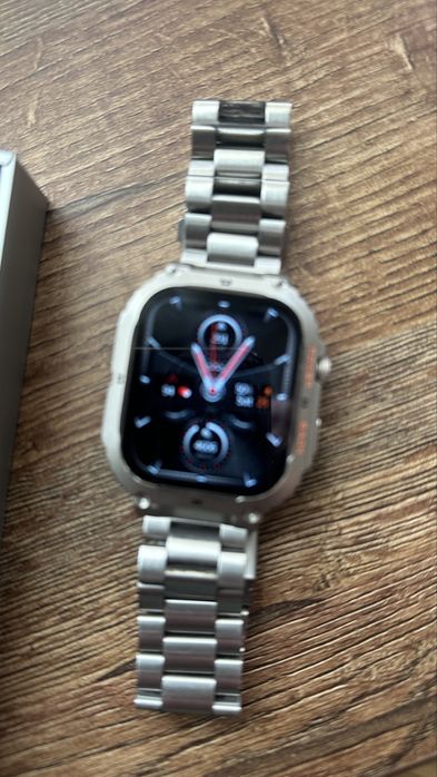 Уникален Smart Watch мери кръвно налягане в реално време