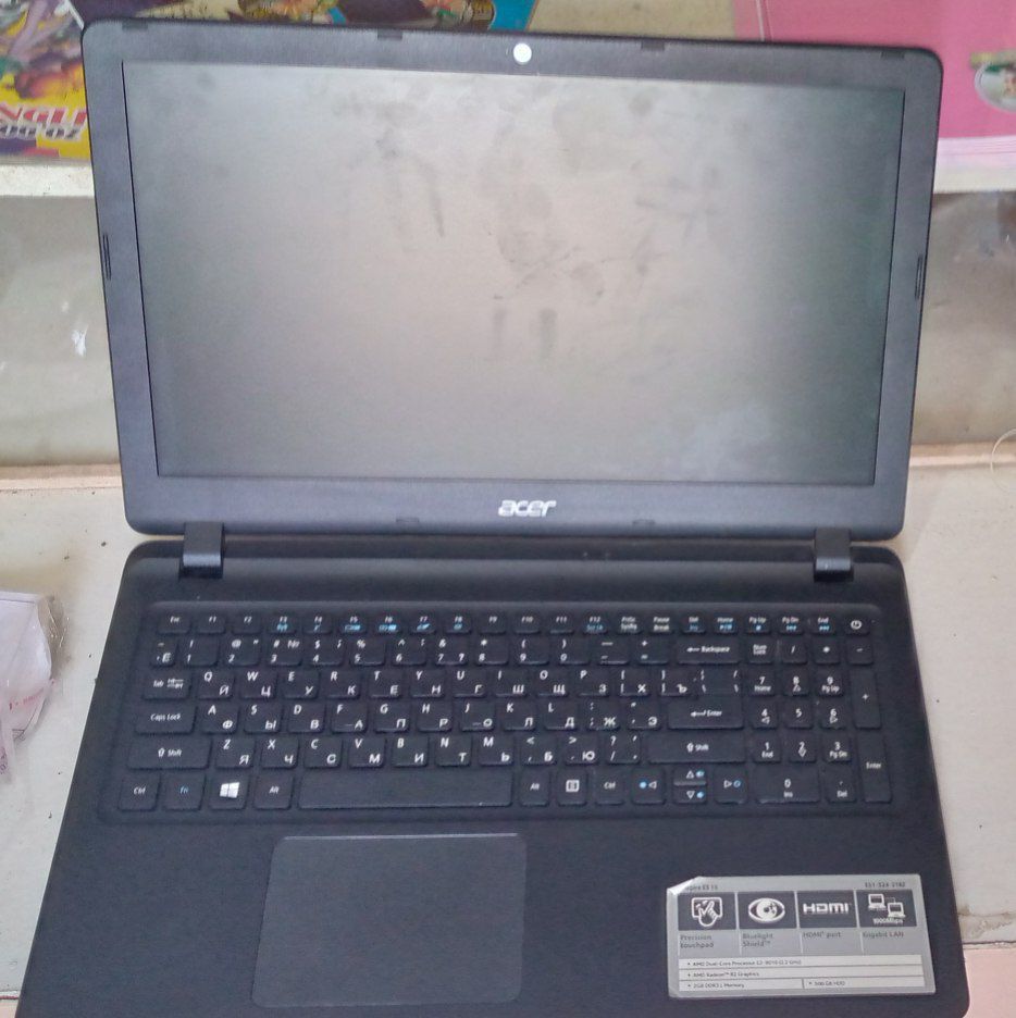 Acer  Aspire ES-15 yangiday ko'p ishlamagan!