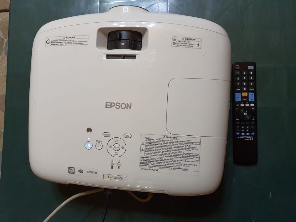 Videoproiector profesional full HD Epson EH-TW5900,pt scoli,conferinte