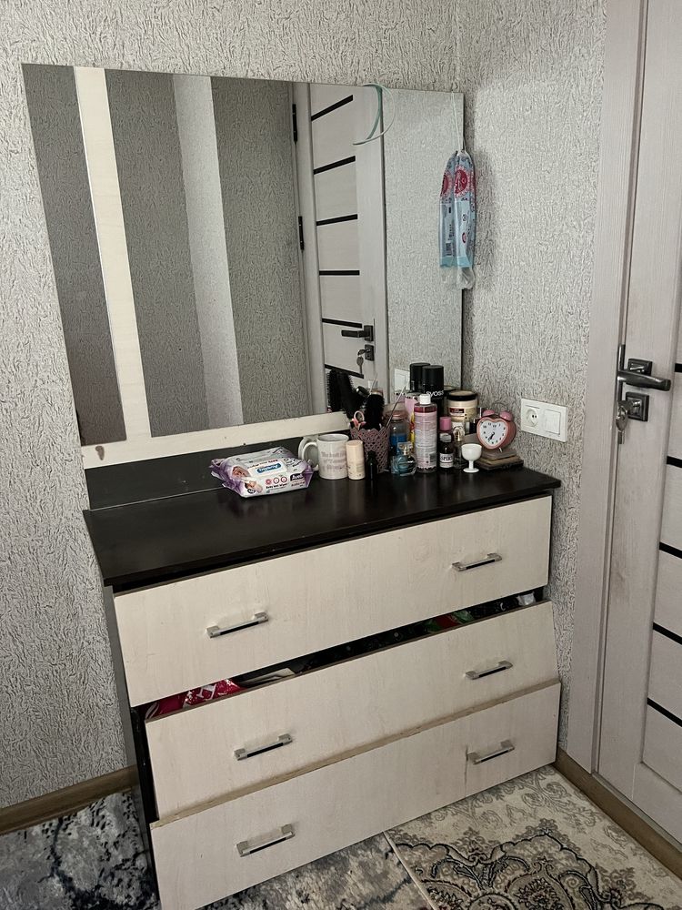 Mebel komplekt sotiladi yaxshi holatda arzon narxda srochno