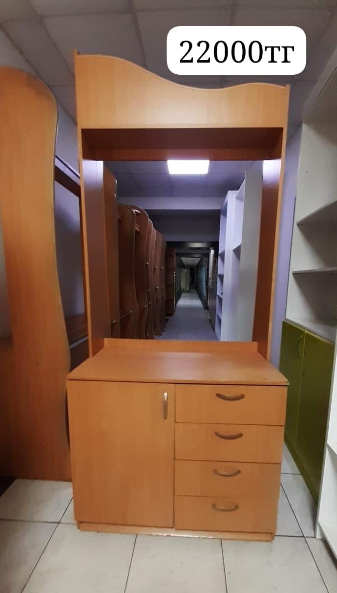 Продам шкафы,офисную мебель отличного качества. Шкаф. Витрина