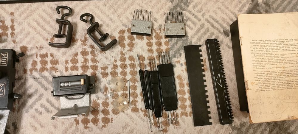 Продам вязальную машину Нева 5