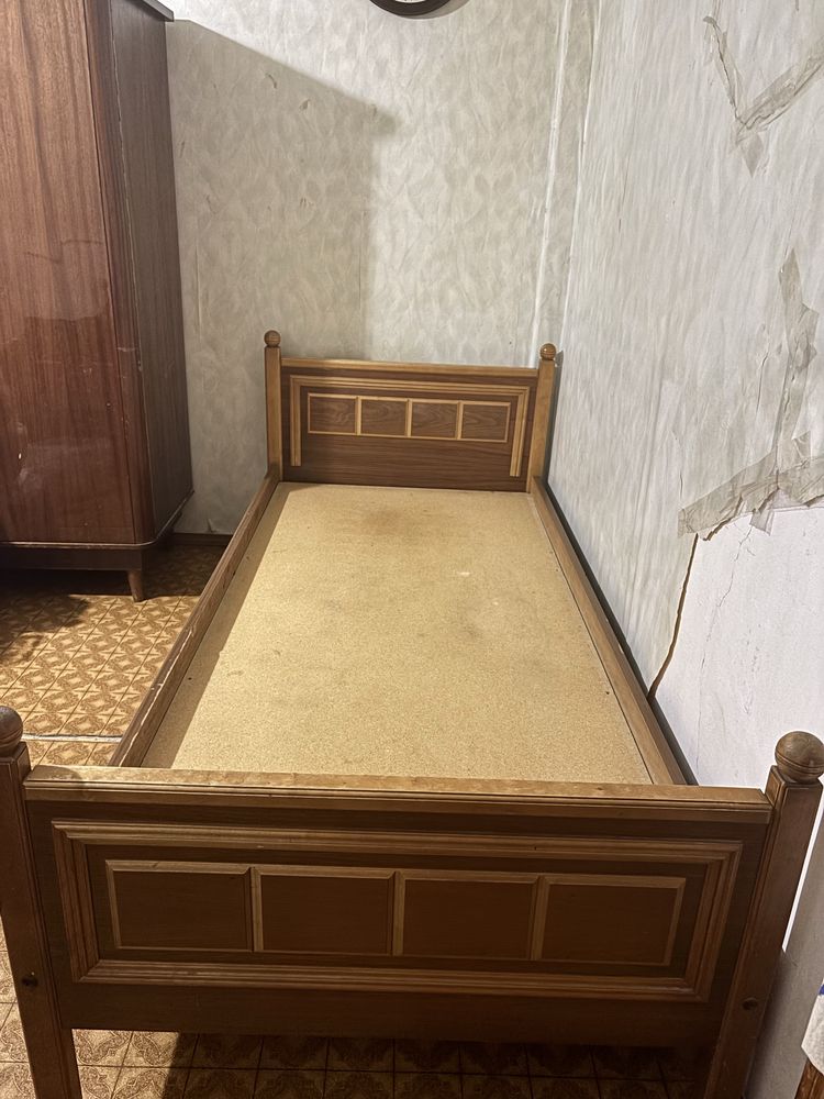 Продам деревянную кровать
