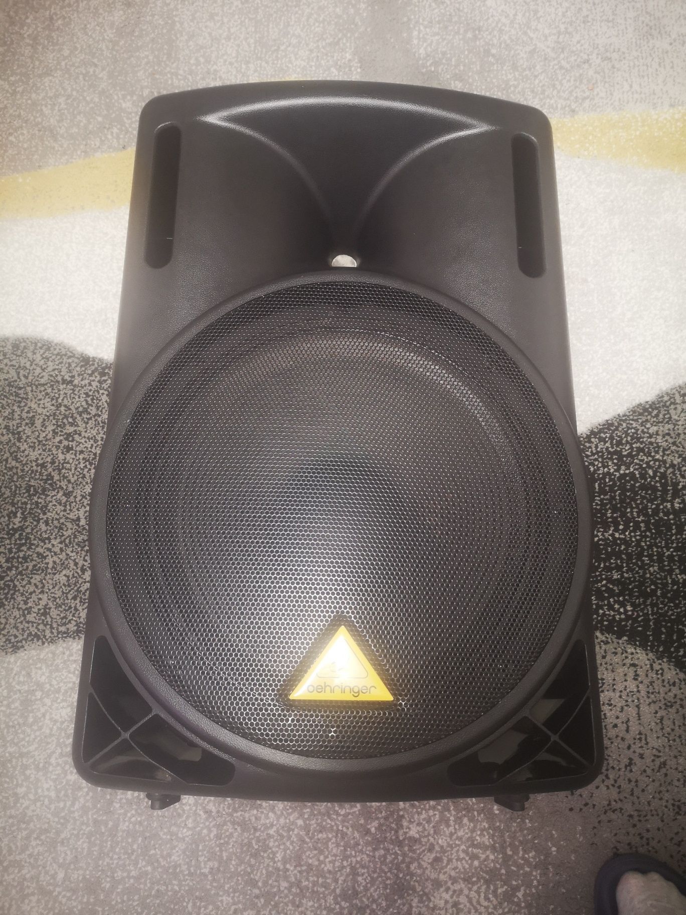 Boxa activa behringer  550w