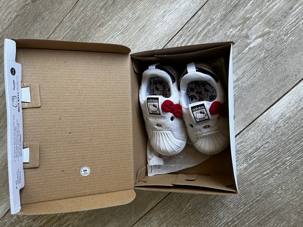 Бебешки маратонки Adidas x Hello Kitty, 20 номер