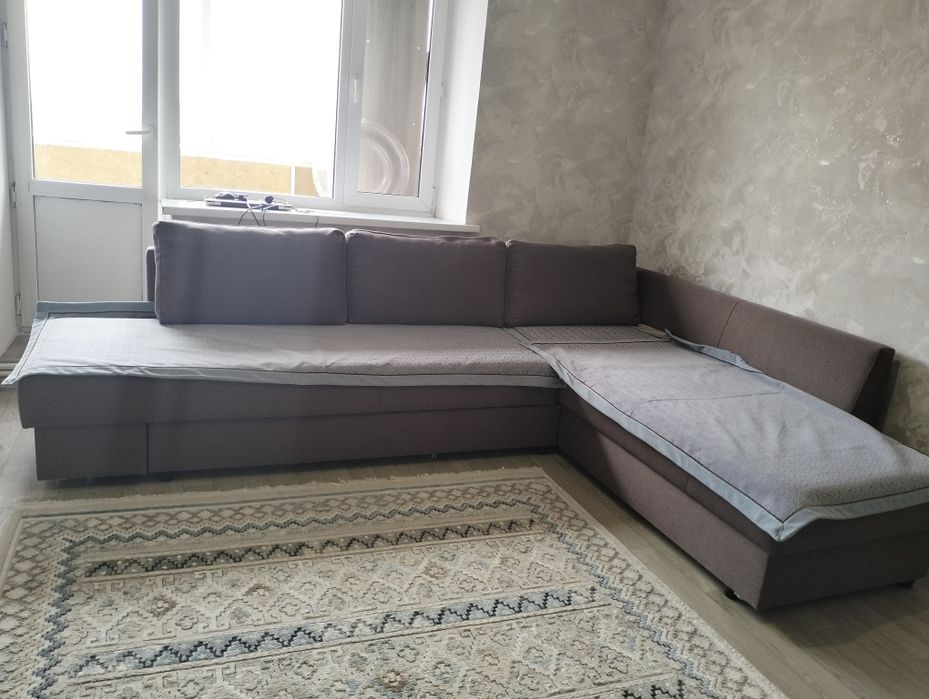 Диван углововой в хорошем состояний