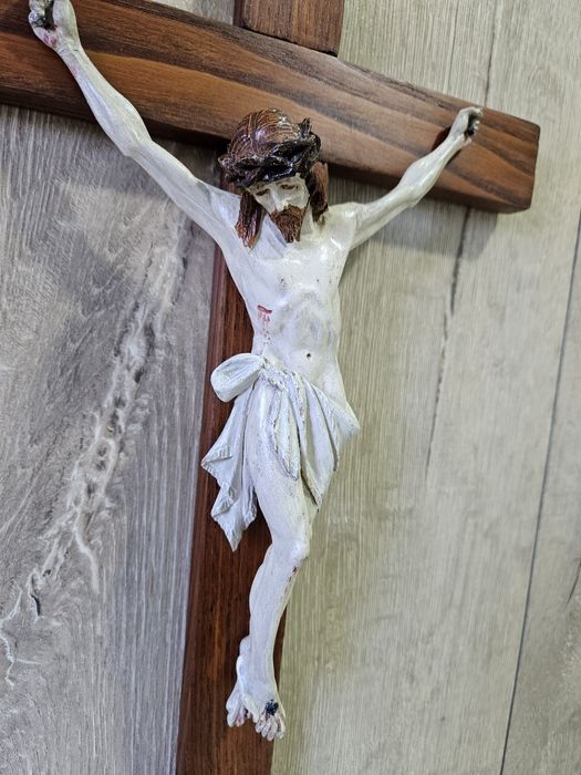 Crucifix din lemn natural ( inclusiv Iisus)