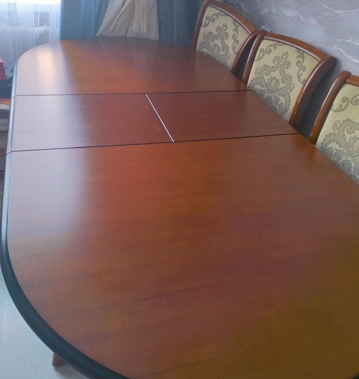 Стол  срочно продам