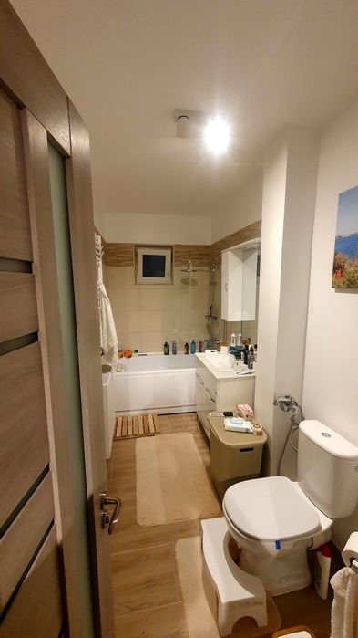 Vând apartament 4 camere în Moinești