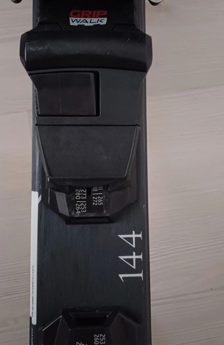 Skiuri purtate 2 sezoane în stare buna