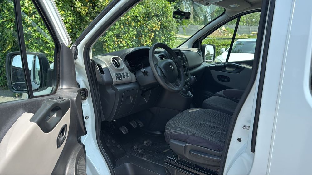 Inchiriere auto microbuz 8+1 Van 9 locuri inchiriere masina 7 locuri
