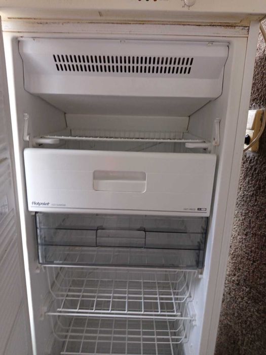 Фризер Hotpoint  вертикален 6-чекмеджета