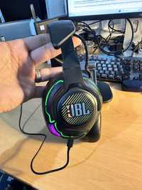 Jbl Quantum One - casti gaming pe fir