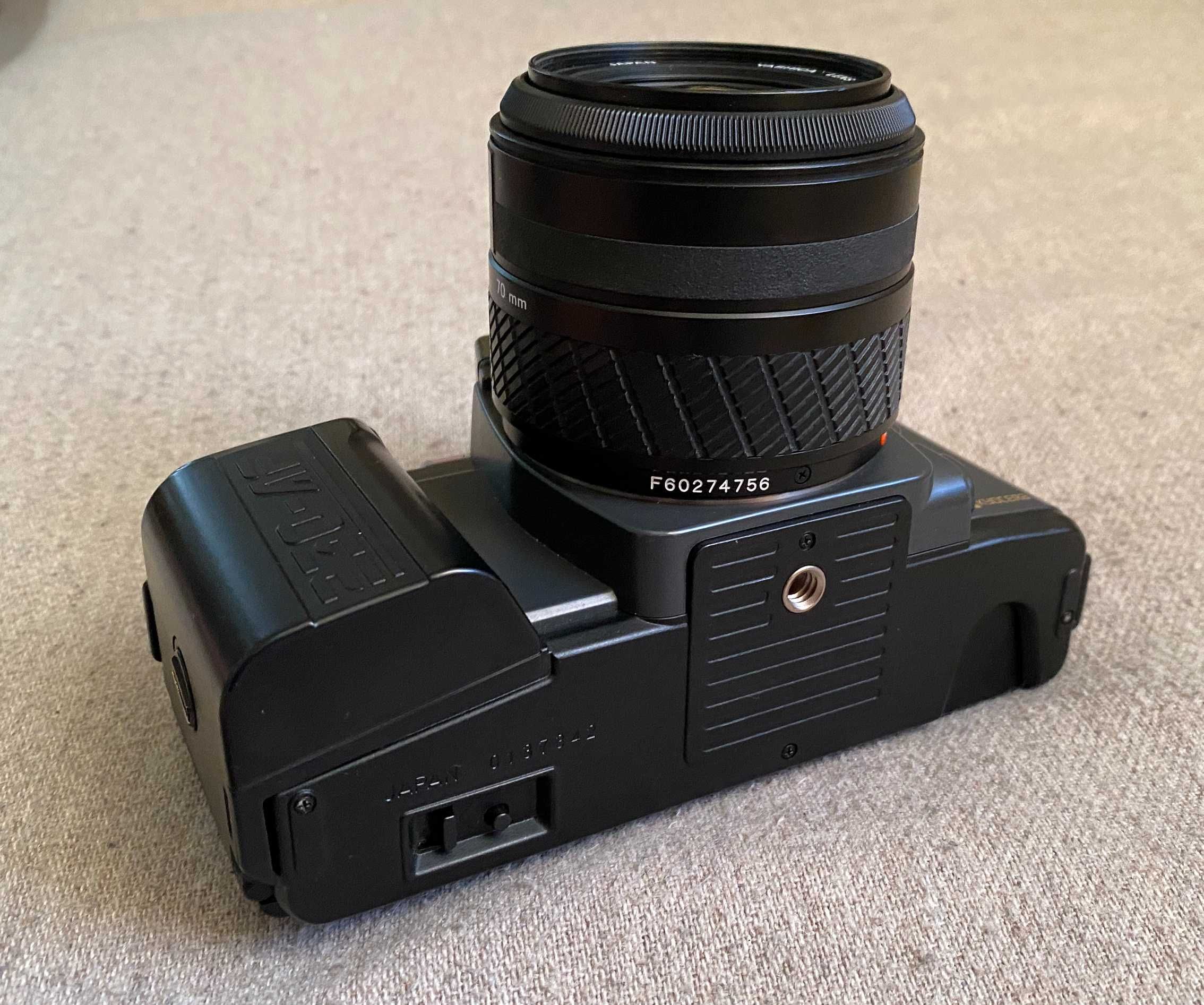 SLR Yashica 230-AF + YASHICA AF 35-70mm 3.3-4.5 - colectie
